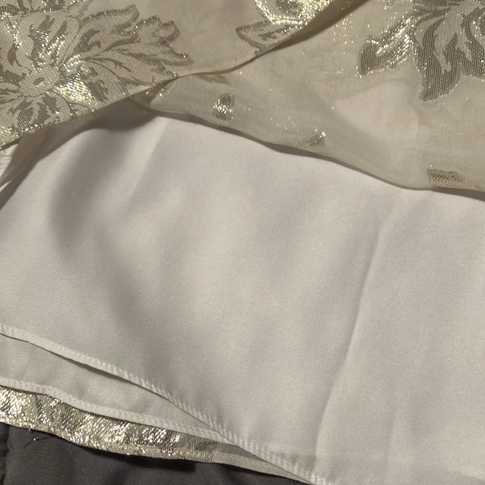 WHBM. BEAUTIFUL SLEEVELESS CREAM WITH SPARKLING FLOWERS/LEAVES. SIZE LARGE. NWT - Picture 6 of 7